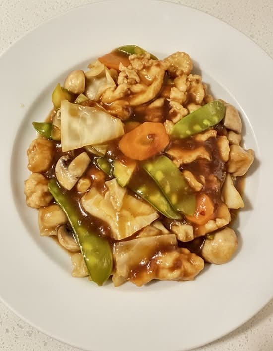 C28. Chicken with Garlic Sauce.