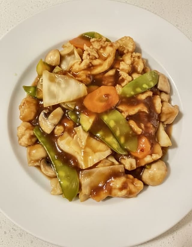 C28. Chicken with Garlic Sauce.