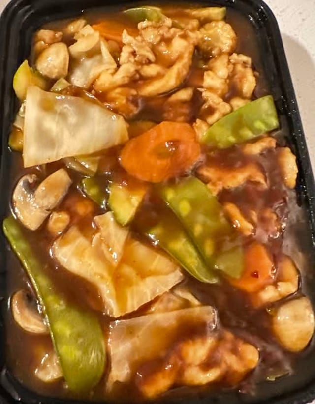 L28. Chicken with Garlic Sauce.