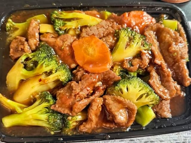C4. Beef with Broccoli.
